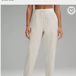 NWT Lululemon License to Train HR Pant, size 6. Color- Bone